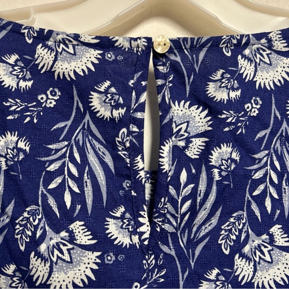 Universal Thread Blue Floral Blouse - Picture 10 of 14